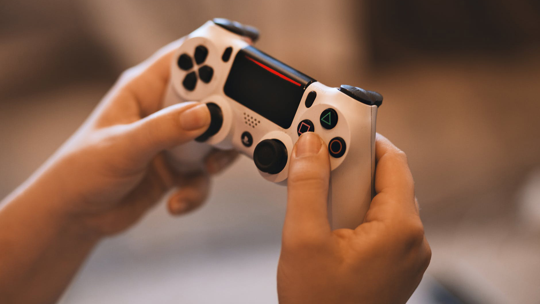 Hoe werkt PS4 batterij vervangen bij laadproblemen en uitval