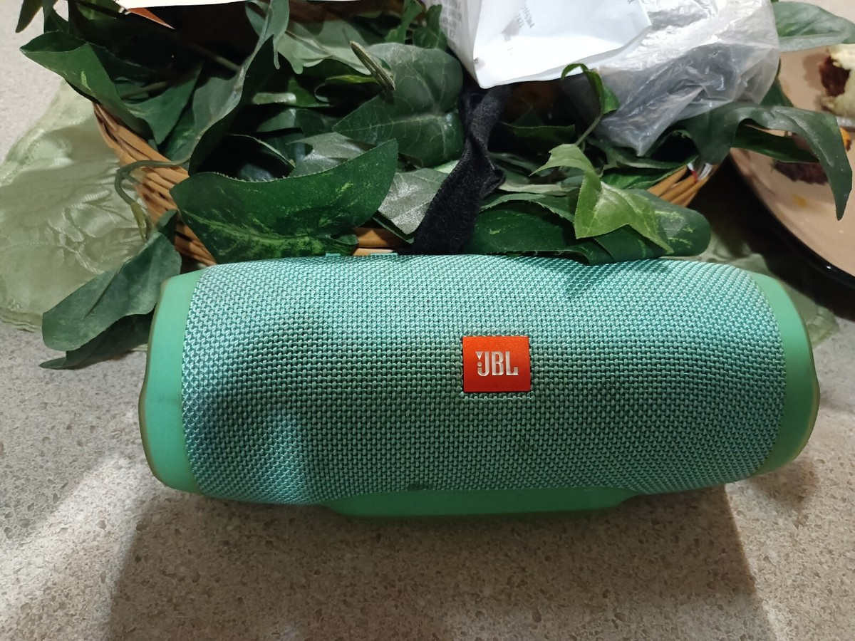 Wat moet je doen als de jbl charge 3 accu snel leeg raakt? Waar kun je een vervangende batterij vinden?